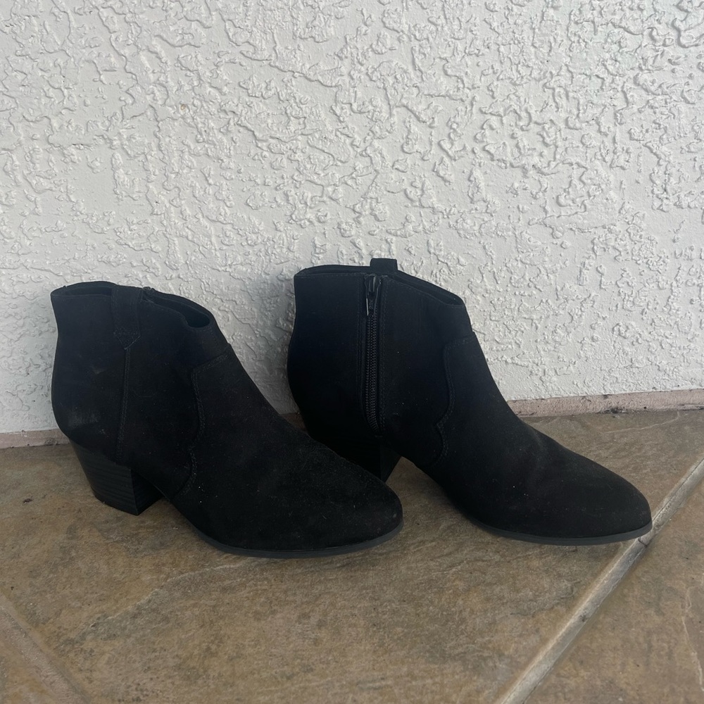 Old Navy black booties